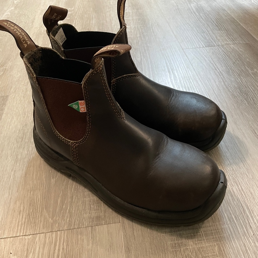 Women’s Blundstones Steel Toe Boots (AUS 4, CND 7)